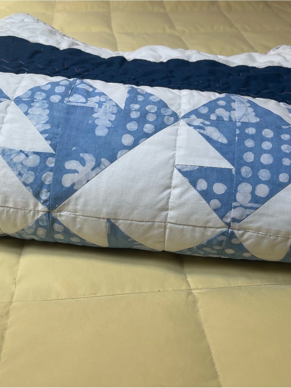 Light Blue and White Quilted Bed Throw - Classic Pattern - 50x70 - Picture 10 of 10